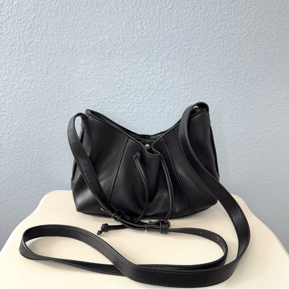 T Tahari Vegan Leather Black Crossbody - Picture 4 of 6